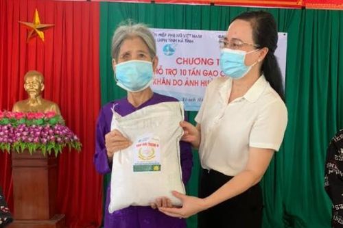 Đại sứ quán Bỉ tặng 10 tấn gạo cho lao động nữ tự do bị ảnh hưởng bởi COVID-19