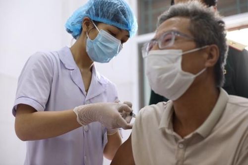 Tiêm thử nghiệm lâm sàng vắc xin phòng COVID-19 của Việt Nam tại Hưng Yên