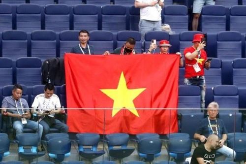 Quốc kỳ Việt Nam xuất hiện ở trận tứ kết Euro 2020