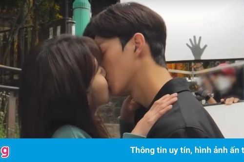 Cảnh hôn của Han So Hee và Song Kang