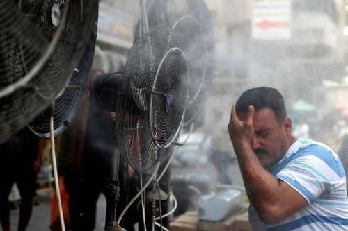 Dân Iraq cho trẻ con vào tủ lạnh vì quá nóng