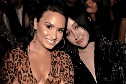 Demi Lovato hẹn hò em gái Miley Cyrus?
