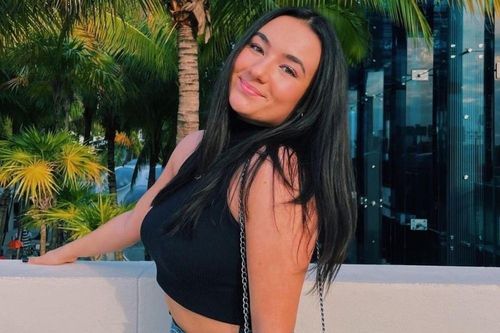 Cô gái Mỹ bị dọa đuổi khỏi phòng gym vì mặc áo crop top