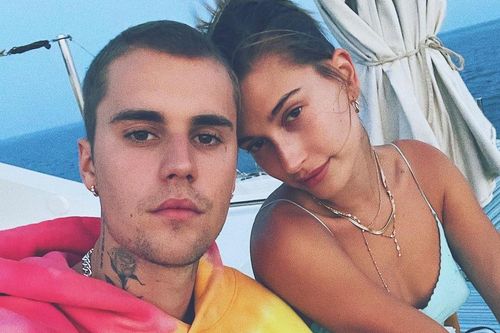 Vóc dáng săn chắc của Hailey Bieber