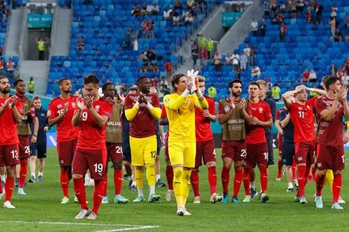 Yann Sommer tỏa sáng: Một Cung điện mùa hè ở EURO