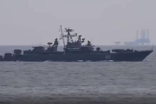 Tàu tuần tra Nga chặn tàu khu trục tên lửa Mỹ ngoài khơi Crimea