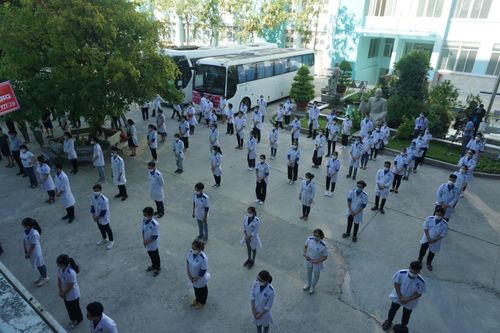 Cán bộ và SV Trường ĐH Kỹ thuật Y Dược Đà Nẵng chi viện Phú Yên chống dịch