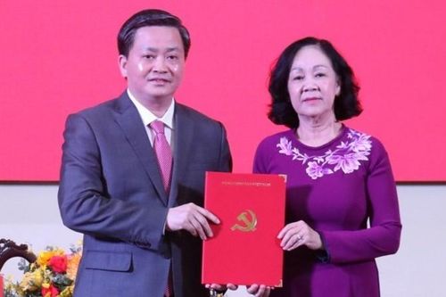Trao quyết định điều động ông Lê Đức Thọ giữ chức Bí thư Tỉnh ủy Bến Tre
