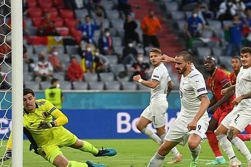 VAR từ chối bàn thắng của Italia như thế nào?