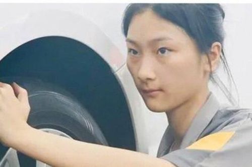 Nữ sinh 17 tuổi chiến thắng cuộc thi sửa chữa ô tô