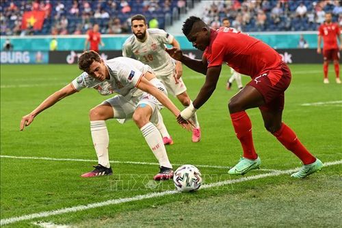 Ấn tượng cờ đỏ sao vàng trên sân vận động Gazprom Arena