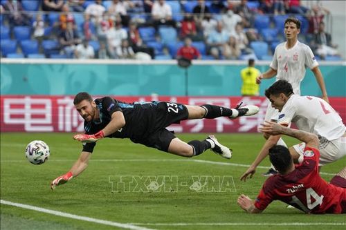EURO 2020: Unai Simon - 'Chuộc lỗi' thành công trong vòng tứ kết