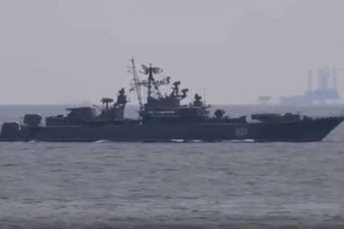 Video gây sốc: Tàu tuần tra Nga chặn đứng tàu khu trục Mỹ gần Crimea