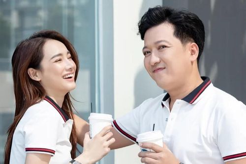 Nhã Phương đăng ảnh đọ sắc da cùng Trường Giang, dân mạng nói một câu lộ rõ lỗi kinh điển