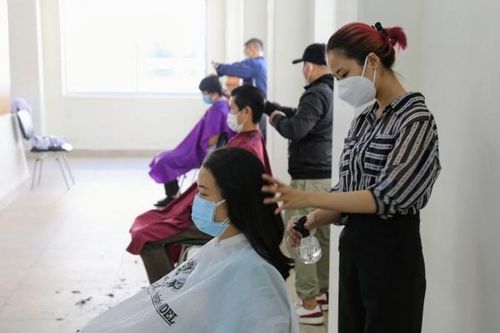 Nhân viên y tế trong khoảnh khắc yên bình hiếm hoi giữa đại dịch