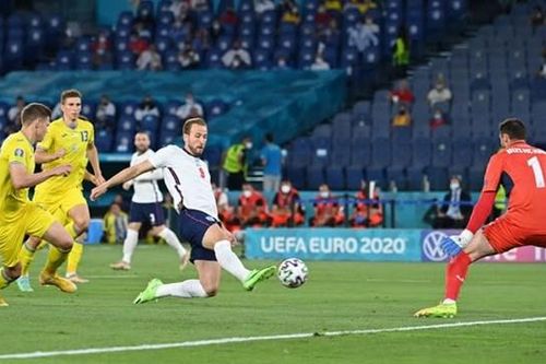 Hủy diệt Ukraine, Tam sư 'ngạo nghễ' vào bán kết