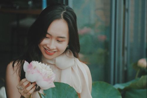 Hồ sen trong căn penthouse của á khôi ĐH Kinh tế Quốc dân