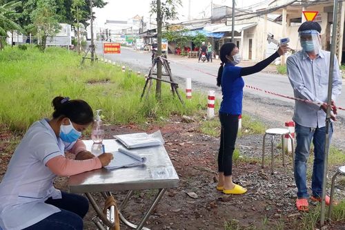 Sóc Trăng vận động người dân ở vùng dịch không nên về quê