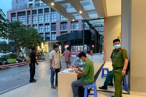 Phong tỏa một tháp chung cư The Sun Avenue ở TP.HCM