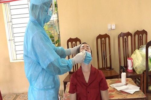 Hải Phòng lấy mẫu xét nghiệm cho giáo viên và học sinh Vĩnh Bảo dự thi tốt nghiệp THPT