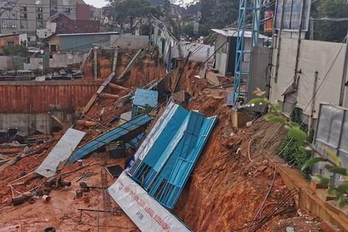 Sạt lở nghiêm trọng ở tuyến đường cửa ngõ Đà Lạt