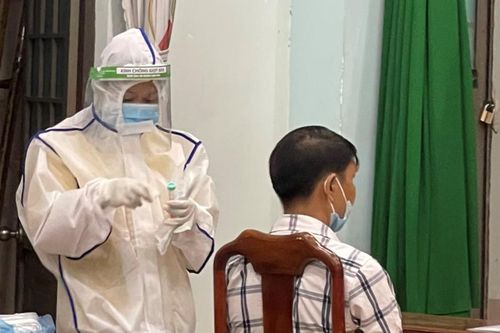 Bình Phước: Lấy mẫu xét nghiệm Covid-19 cho thí sinh, cán bộ phục vụ thi