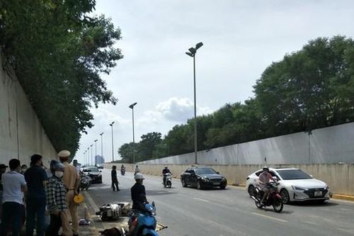 Một phụ nữ tử vong ở đường gom đại lộ Thăng Long
