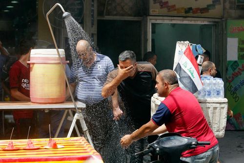 Người dân Iraq thống khổ vì mất điện trong cái nóng hơn 50 độ C