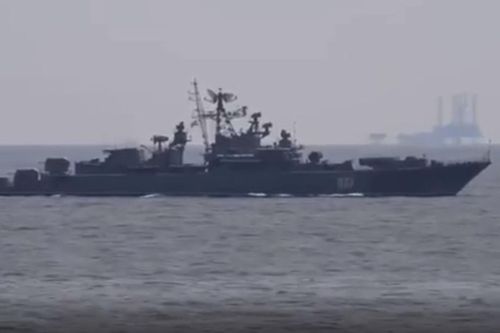 Tàu tuần tra Nga chặn tàu khu trục Mỹ USS Ross gần Crimea