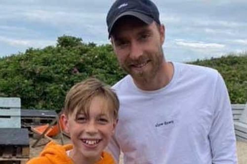Eriksen lần đầu xuất hiện công khai sau sự cố ngừng tim tại EURO 2020