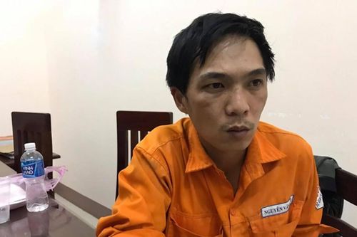 Níu kéo tình cảm vợ bất thành, gã chồng đổ xăng lên người 2 con gái nhỏ đòi đốt