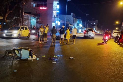 Pleiku va chạm giữa 2 xe máy, 1 người bị thương