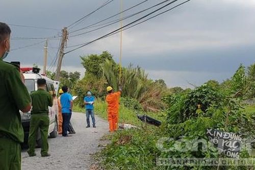 Khám nghiệm hiện trường vụ điện giật chết người, 1 cán bộ công an cũng bị điện giật