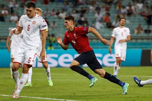 Patrik Schick ghi bàn, bắt kịp Ronaldo trong cuộc đua vua phá lưới