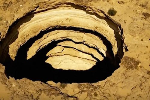Bí ẩn giếng 'địa ngục' bốc mùi khó chịu ở Yemen