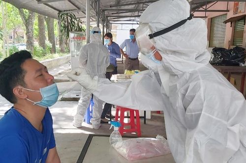 Kiên Giang xét nghiệm Covid-19 cho hơn 2.000 cán bộ coi thi tốt nghiệp