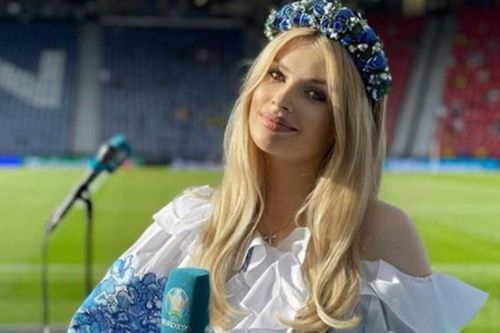 Nàng WAGs là phóng viên nóng bỏng nhất ở EURO