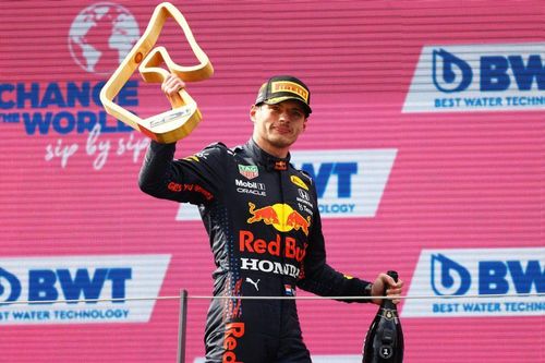 Max Verstappen vô địch giữa sắc cam