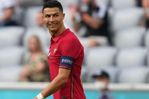 Chỉ cần 1 bài đăng trên Instagram, Ronaldo kiếm tới gần 40 tỷ đồng