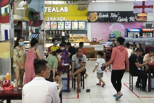 Nhiều TTTM ở Hà Nội lơ là phòng dịch, nhắc nhở 'không xuể'