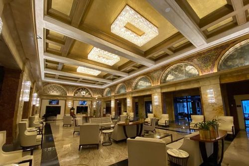 Bên trong khách sạn ma ám nổi tiếng ở Chicago