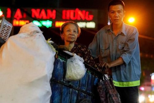 Làm gì để người yếu thế ở Sài Gòn không bị 'bỏ lại phía sau' trong đại dịch Covid-19?