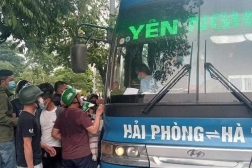Hà Nội: Chặn bắt xe khách vi phạm quy định phòng dịch