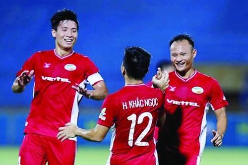 Viettel mất Bùi Tiến Dũng khi đấu đương kim vô địch Thái Lan