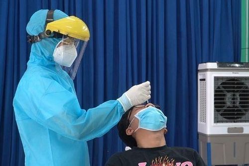 TP.HCM: 18 mẫu gộp của thí sinh, giáo viên dương tính nCoV