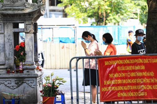 Sỹ tử Hà Nội cầu may trước ngày thi tốt nghiệp THPT