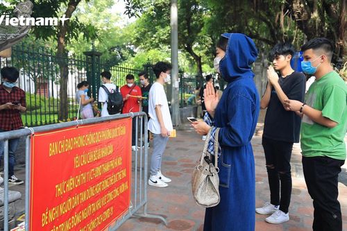 Sỹ tử Thủ đô vái vọng cầu may trước thềm Kỳ thi THPT quốc gia