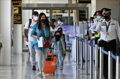 Gần 8.000 du khách nước ngoài xin giấy chứng nhận nhập cảnh để đến Phuket
