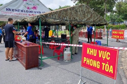 Không được vào khu phong tỏa, một đối tượng tấn công thành viên chốt kiểm dịch, đập phá tài sản