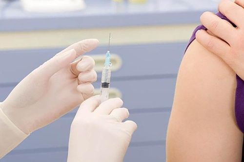 Tác dụng phụ của vaccine MMR II có thể xảy ra khi tiêm phòng rubella